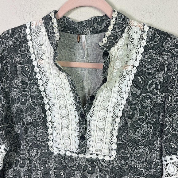 Free People Bohemian Grey White Embroidered Mini Dress size 6 - Picture 4 of 11